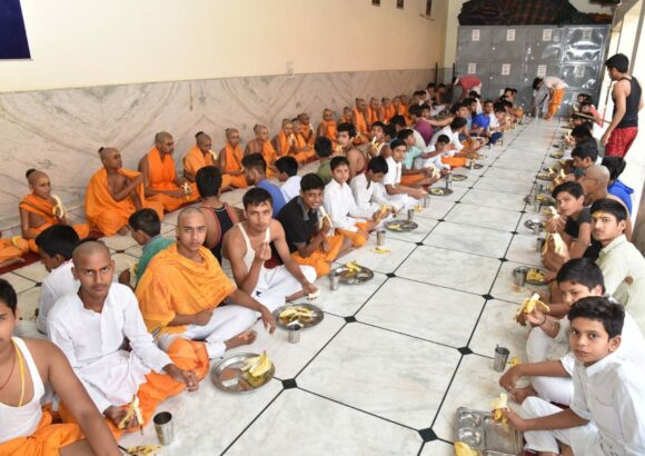 Donate for Brahman Bhojan service in Delhi | SHSVM